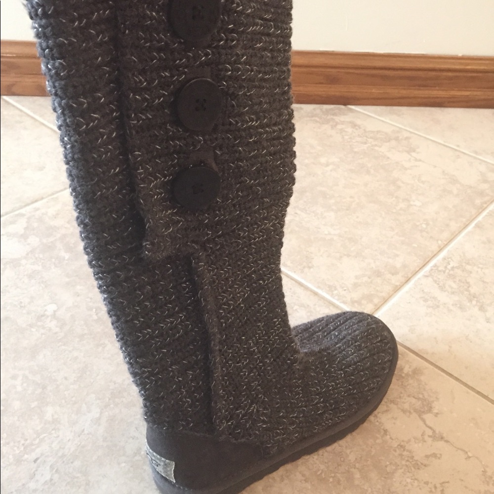 Only worn once. Women's tall knit uggs.